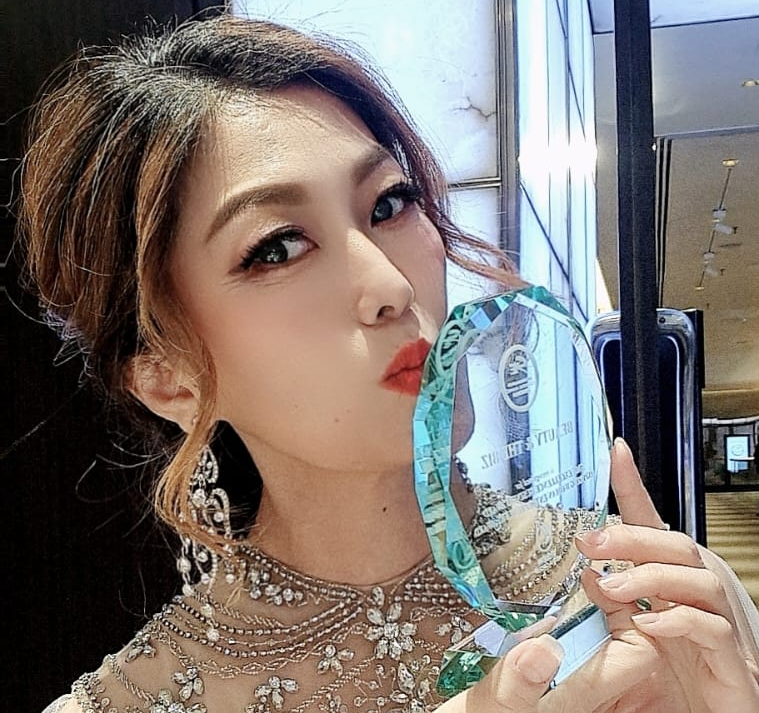 Leo hosting live shows and community building